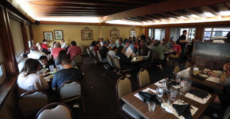 11 Restaurants In Central California Where The Crowd Tells You Everything Before The Menu Does