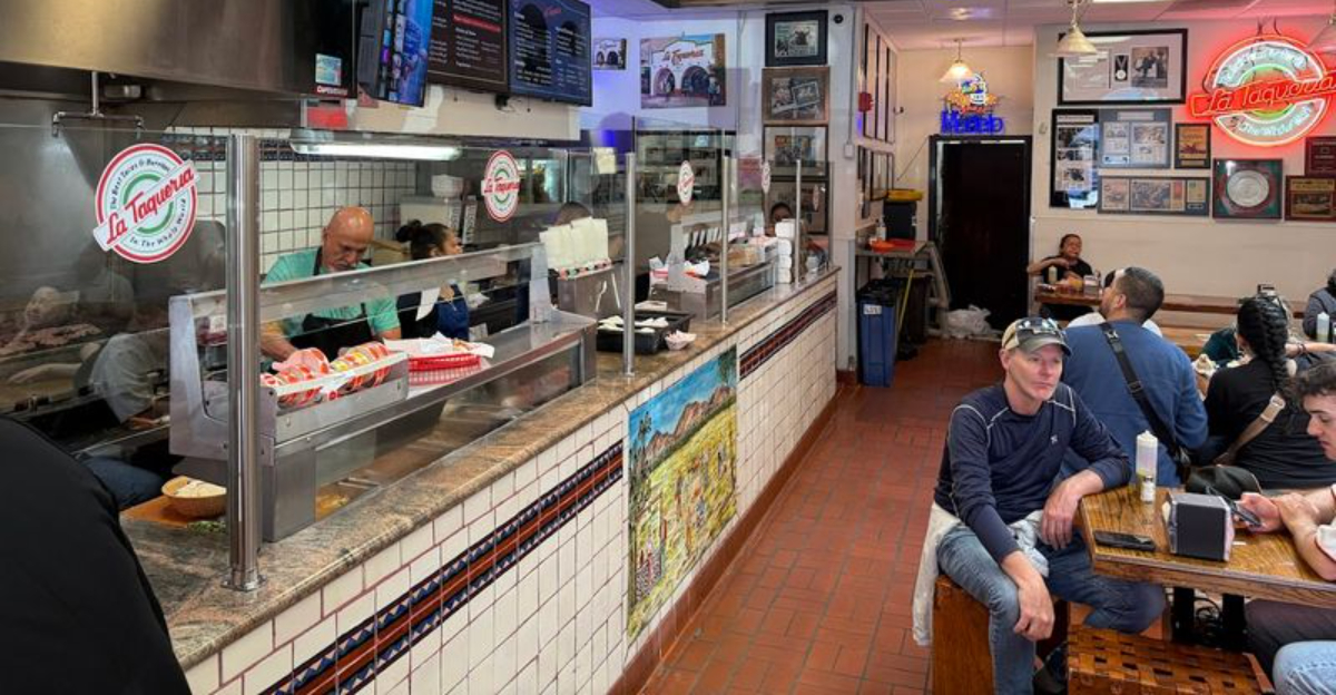 12 California Dining Spots Where The Homemade Salsa Keeps People Coming Back - Decor Hint