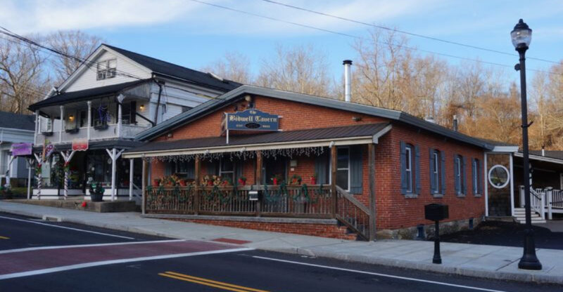 12 Connecticut Restaurants Most Travelers Drive Right Past But Locals Never Do