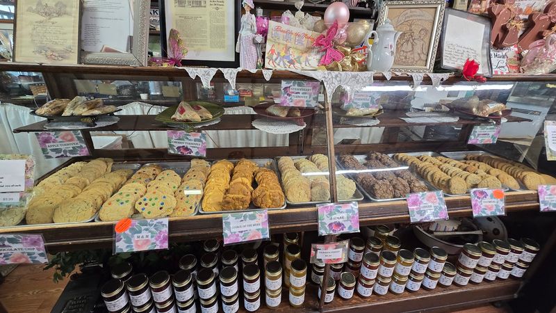 Dutch Maid Bakery & Cafe, Tracy City
