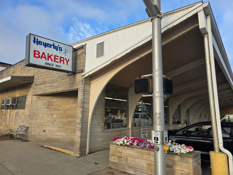 14 Indiana Bakeries That Locals Keep Recommending Again And Again - Decor Hint Heyerly Bakery