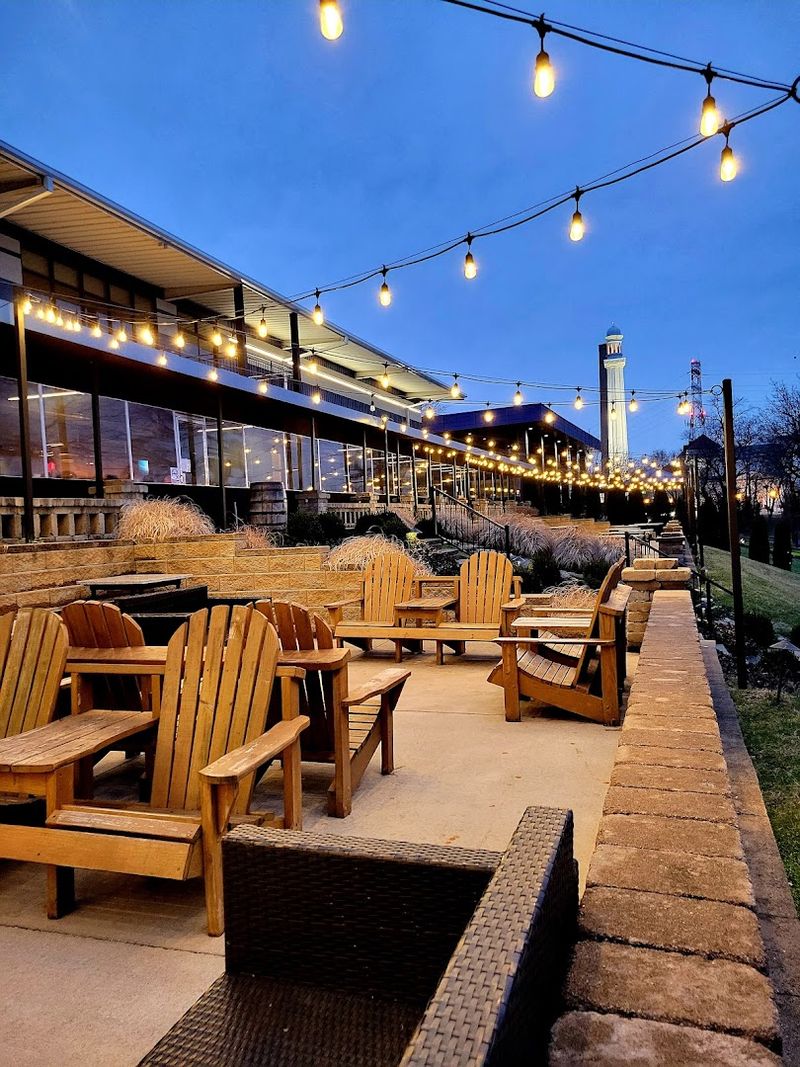 River House Restaurant And Raw Bar