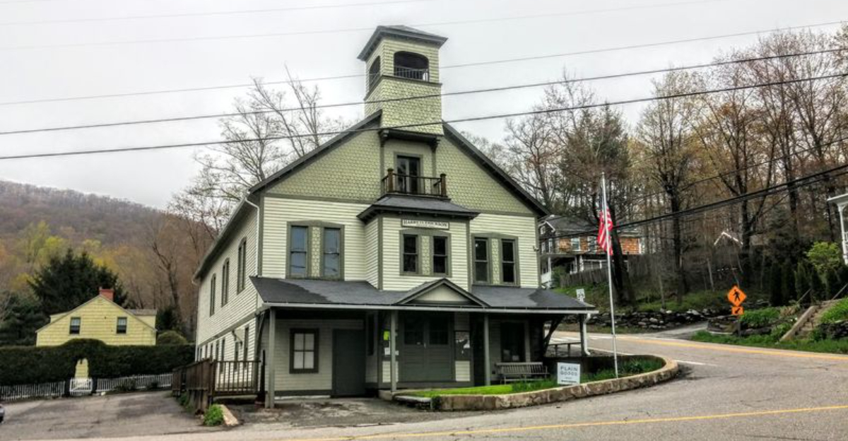 7 Secluded Connecticut Neighborhoods That Feel Like Hidden Escapes - Decor Hint