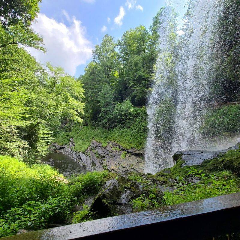 9 Dirt-Cheap Road Trip Destinations In North Carolina That Feel Like A Million Bucks - Decor Hint Dry Falls