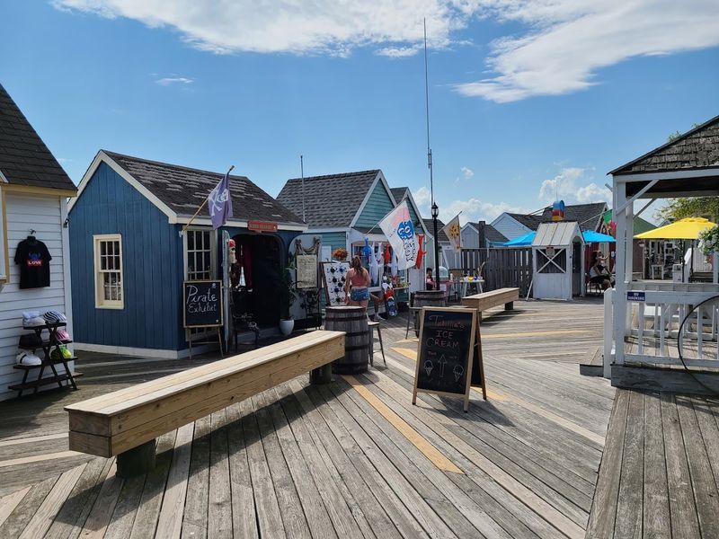Captain's Cove Seaport Restaurant, Bridgeport