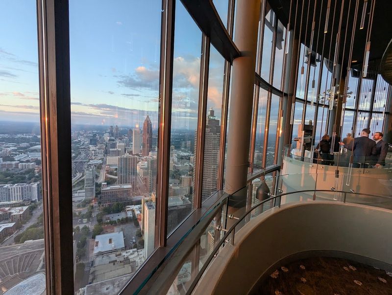The Sun Dial Restaurant, Bar And View