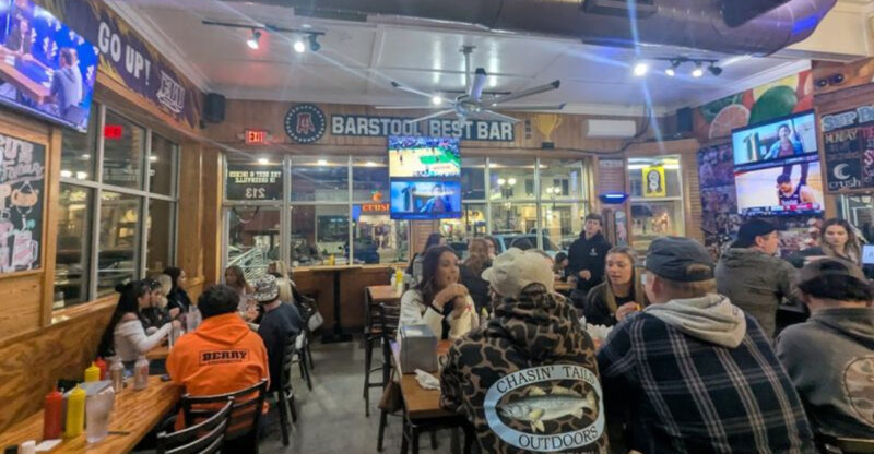 9 North Carolina Cheeseburgers That Might Haunt Your Lunch Plans For Days