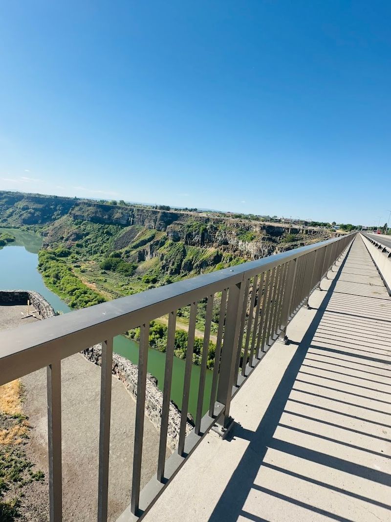 This Idaho River Bridge Has Snake River Views Worth Pulling Over For - Decor Hint Pedestrian Walkways Make The Scenery Easy To Take In