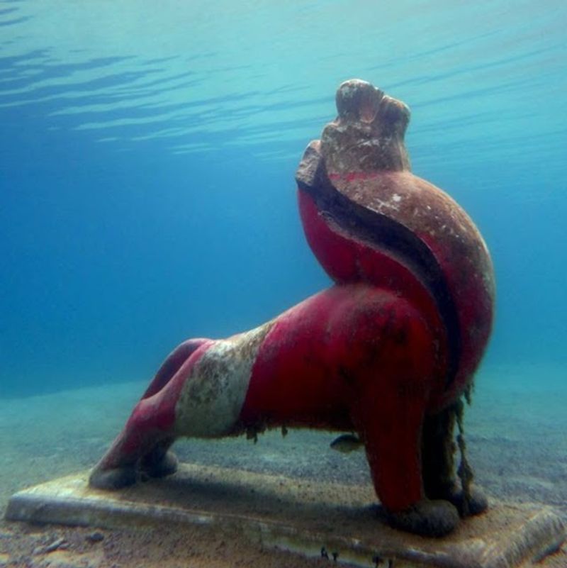This Under-The-Radar Kentucky Diving Resort Is Worth Discovering - Decor Hint Over 40 Sunken Attractions Waiting Below The Surface