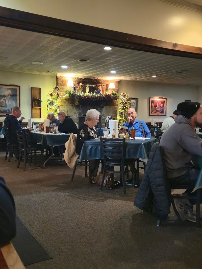 Weekend Lunch Is A Lively And Energetic Experience