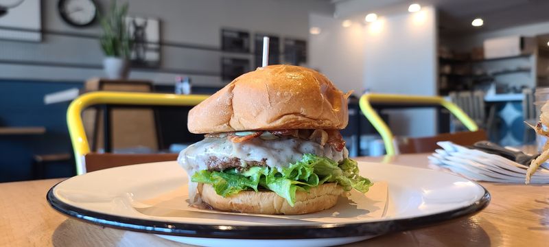 The Juicy Smash Burgers At This Tiny Texas Spot Are So Good, You'll Crave Them All Week - Decor Hint Cheese Pulls That Belong In A Movie
