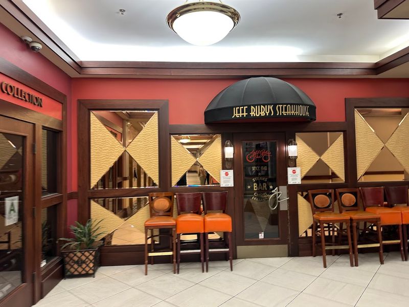 This Kentucky Restaurant Proves The State's Steakhouse Scene Is Absolutely Unbeatable - Decor Hint A Location That Makes Pre-Event Dining Effortless