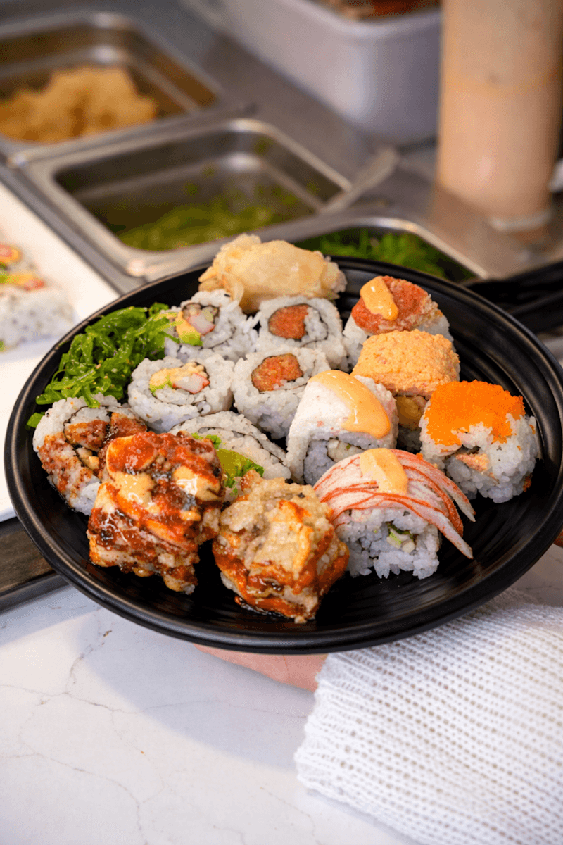 This All-You-Can-Eat Connecticut Buffet Has Quietly Become A Go-To Spot For Seafood Lovers - Decor Hint Come Ready To Pace Yourself