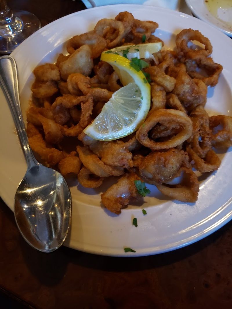 This Italian Spot In Connecticut Serves Calamari So Good People Can't Stop Talking About It - Decor Hint Why Visitors Keep Ordering The Same Signature Dish
