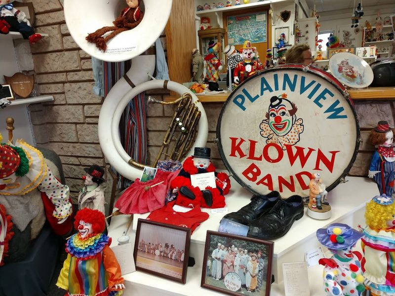 Guided Tours Help Make Sense Of The Colorful Chaos