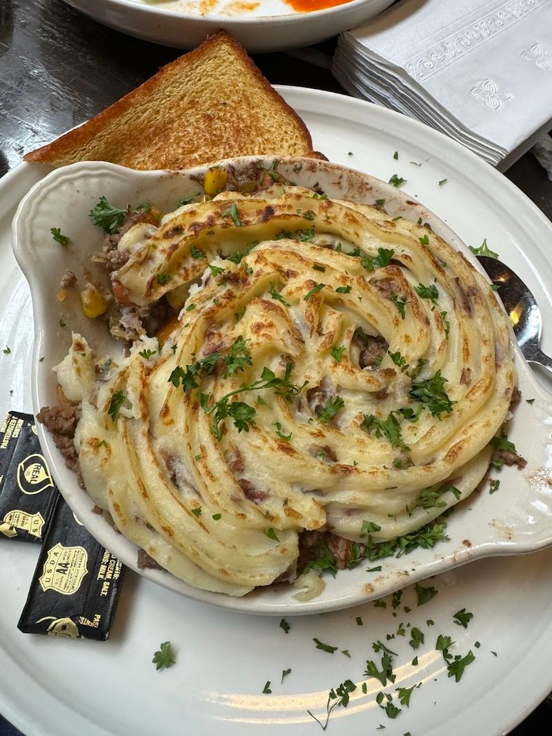 This Classic Connecticut Tavern Is A Must-Visit Spot For Irish Comfort Food - Decor Hint Irish Comfort Food Worth Lingering Over