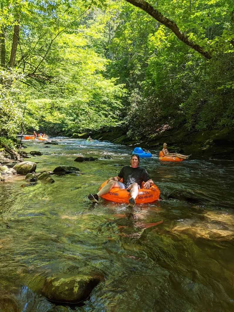 A Deep Creek Tubing Trip Makes A Hot Summer Day In North Carolina Feel Instantly Better - Decor Hint Summer Heat Meets Splashy River Relief