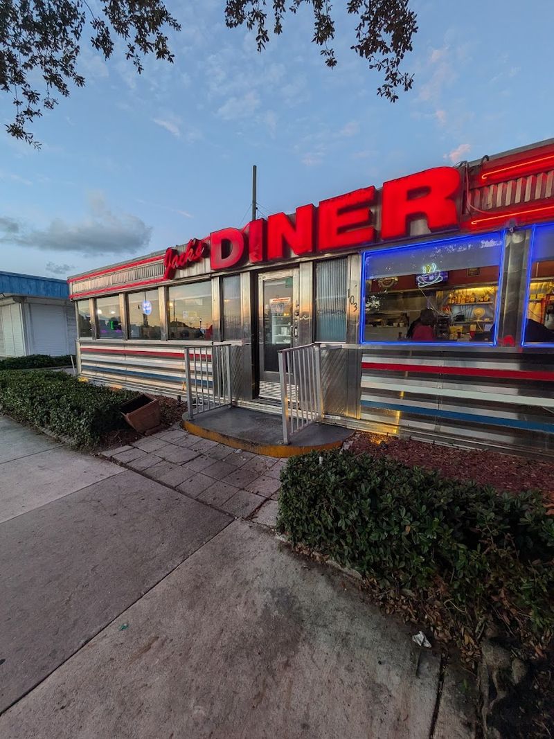 This Unassuming Florida Diner Is Known For Its Outstanding Biscuits And Gravy - Decor Hint The Doors Never Close Here