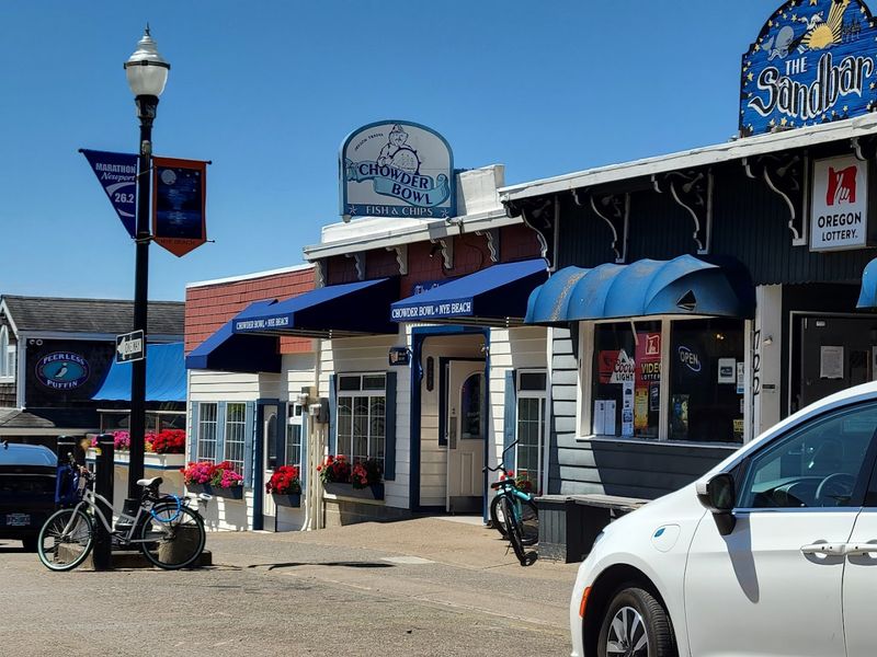 This Cozy Oregon Beachside Seafood Spot Is Known For Its Rich And Flavorful Clam Chowder - Decor Hint What To Know Before You Make The Drive
