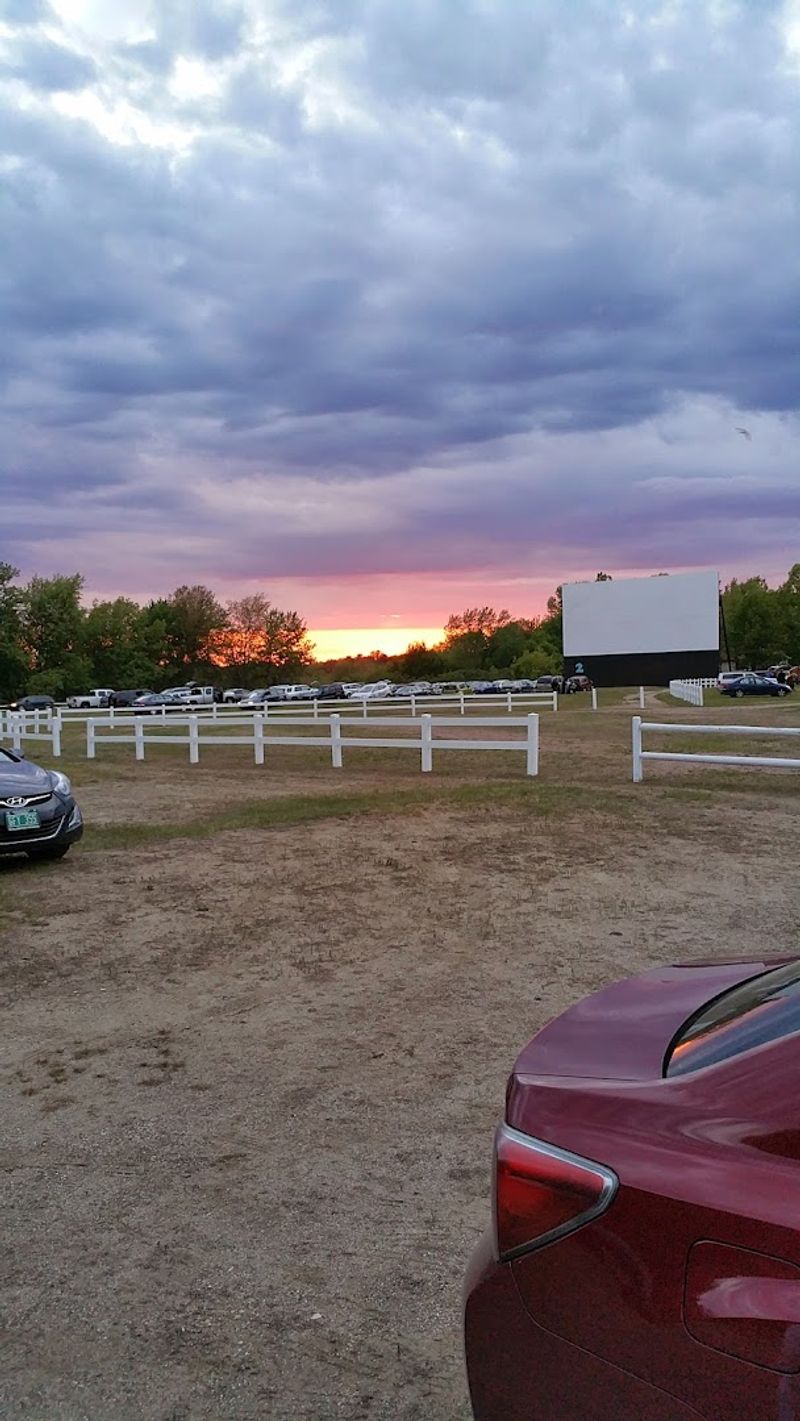 This Classic Vermont Drive-Ins Still Knows How To Draw A Crowd - Decor Hint Tips For Your First Visit