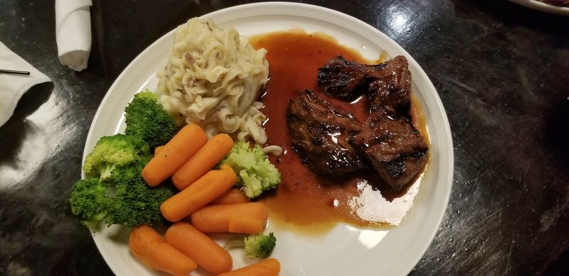 This Classic Connecticut Tavern Is A Must-Visit Spot For Irish Comfort Food - Decor Hint Simple Food With Big Comfort