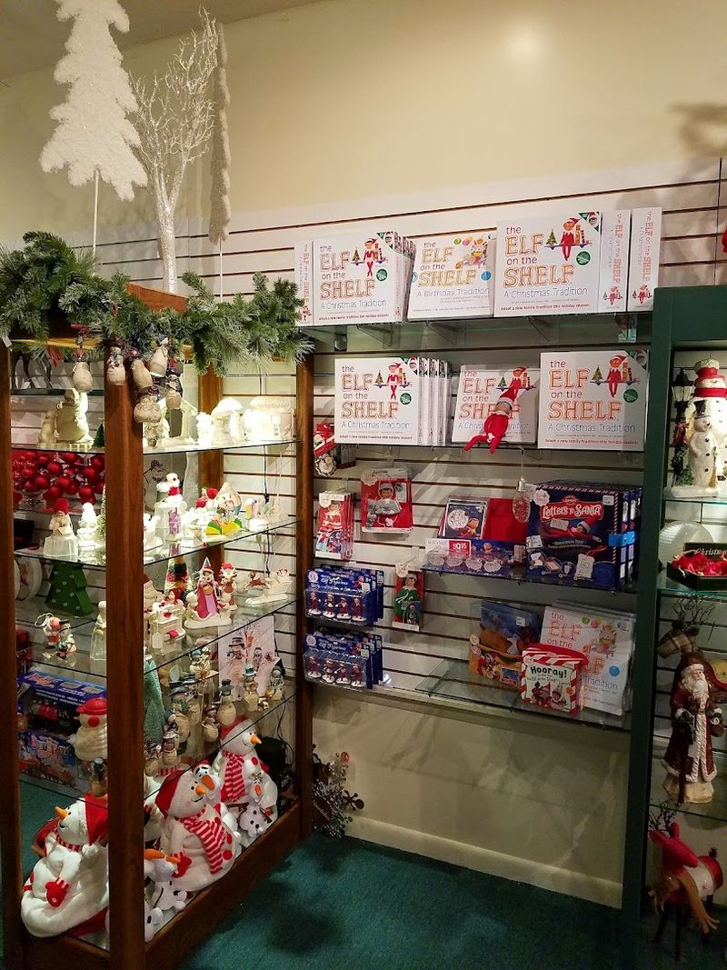 This Georgia Spot Celebrates Christmas 365 Days A Year And It's Absolutely Magical - Decor Hint Easy Access On Main Street With A Location That Makes It Simple To Find And Visit