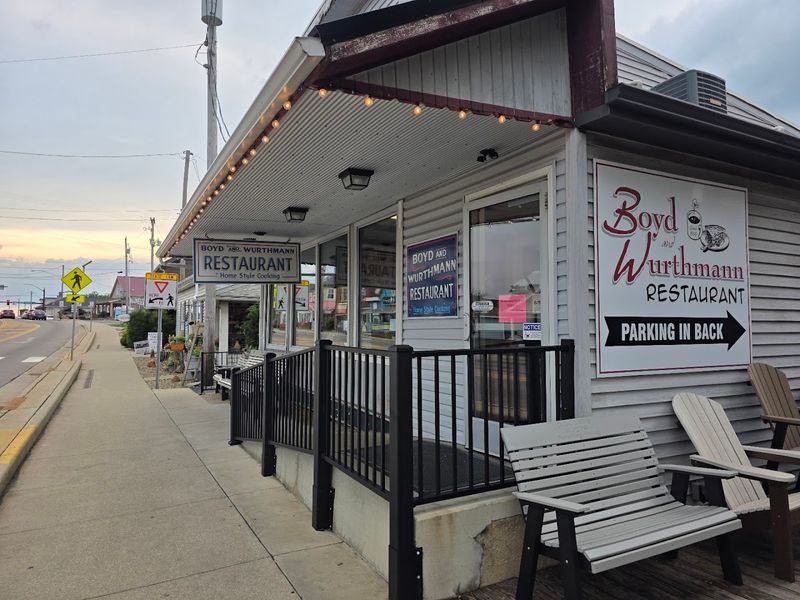 This Amish-Style Restaurant In Ohio Serves A Breakfast Locals Swear By - Decor Hint Cash Only And Proud Of It