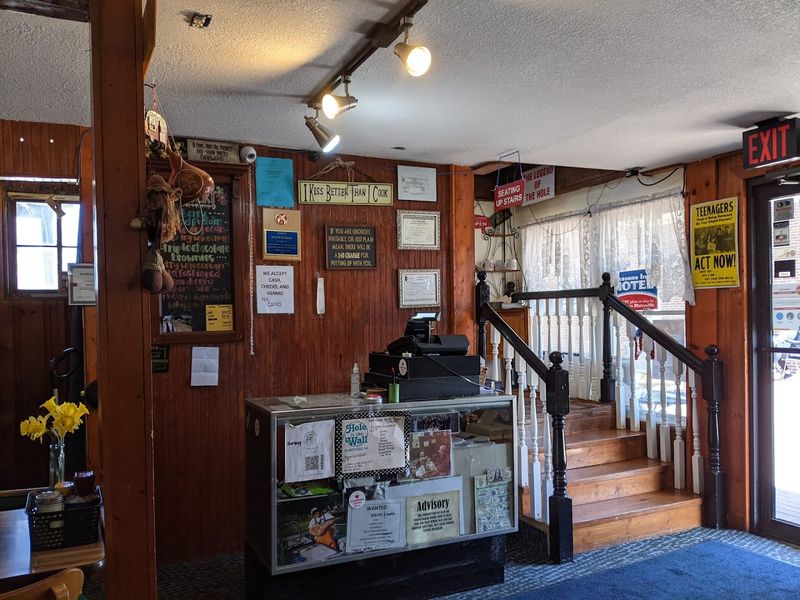 People Drive From Across Georgia For The Outrageously Delicious Breakfast At This Down-Home Restaurant - Decor Hint A Rating Of 4.6 Stars Across More Than 2,600 Reviews