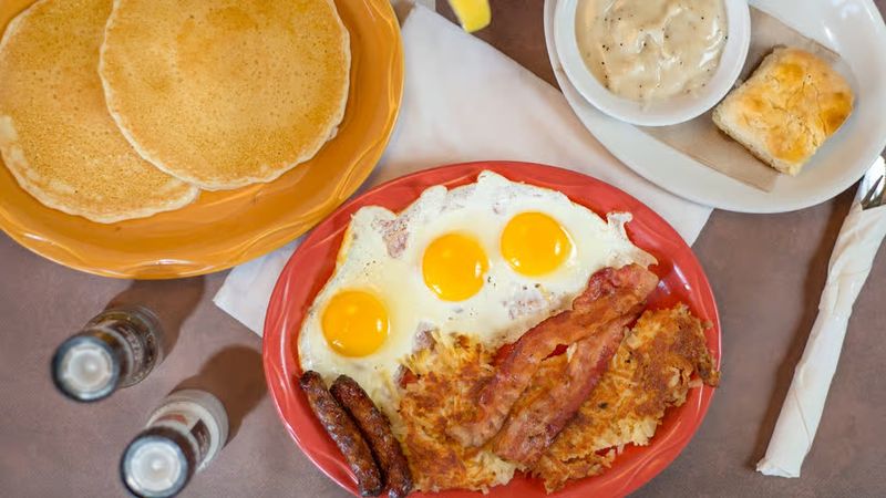 Why This Diner Keeps Pulling People Back Year After Year