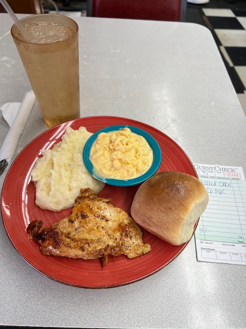One Small Texas Restaurant Has Built A Reputation For Doing Everything Well - Decor Hint Lunch Specials Worth Showing Up For