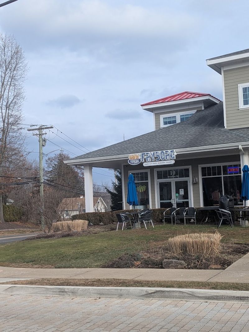 This Low-Key Connecticut Restaurant Has A Fry Recipe Locals Swear By - Decor Hint The Atmosphere That Makes You Want To Stay Longer