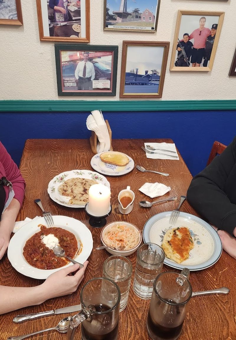 This Tiny Idaho Restaurant Is Worth The Drive For A Meal You Won't Forget - Decor Hint The Atmosphere Is Genuinely Warm