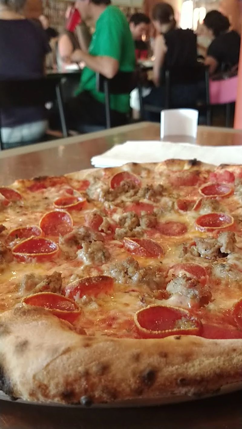 This Humble Pizza Shop in Minnesota Has Become a Must Have for Serious Pizza Fans - Decor Hint The crust discussion every pizza lover should have