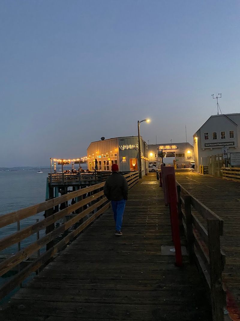 This California Pier Restaurant Was Named One Of America's Best Waterfront Dining Spots - Decor Hint Harford Pier Puts The Water Right Outside The Windows