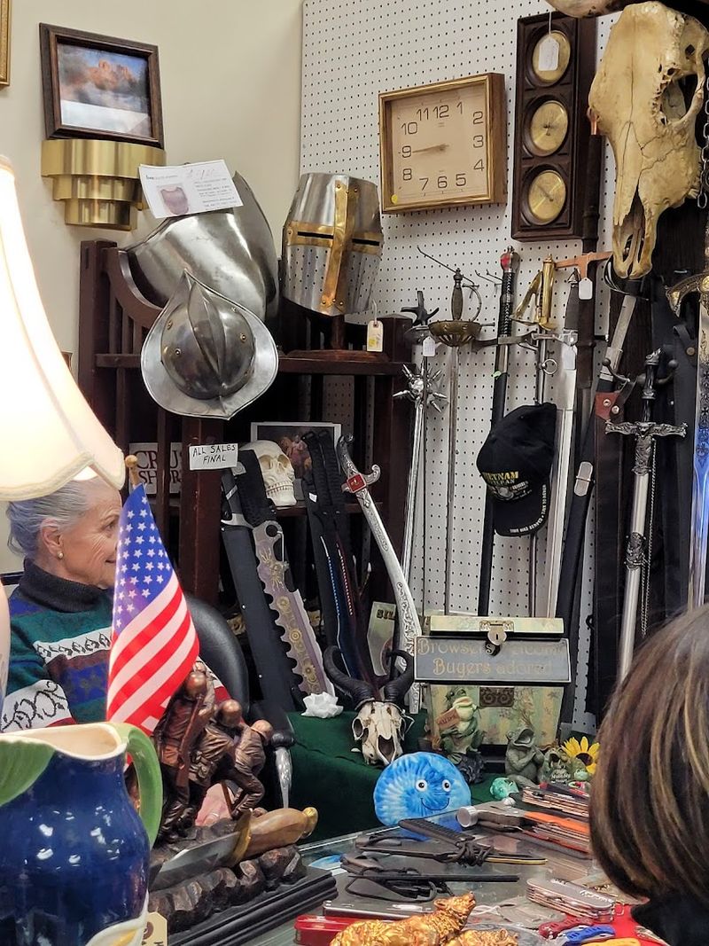 This Connecticut Flea Market Will Make You Never Want To Go Away - Decor Hint What Makes This Market Fun
