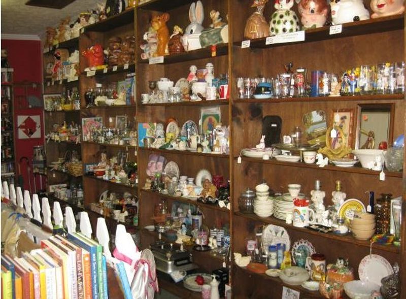 The Massive Thrift Store In Kentucky That Treasure Hunters Say Requires All Day To Explore - Decor Hint Something For Every Member Of The Family