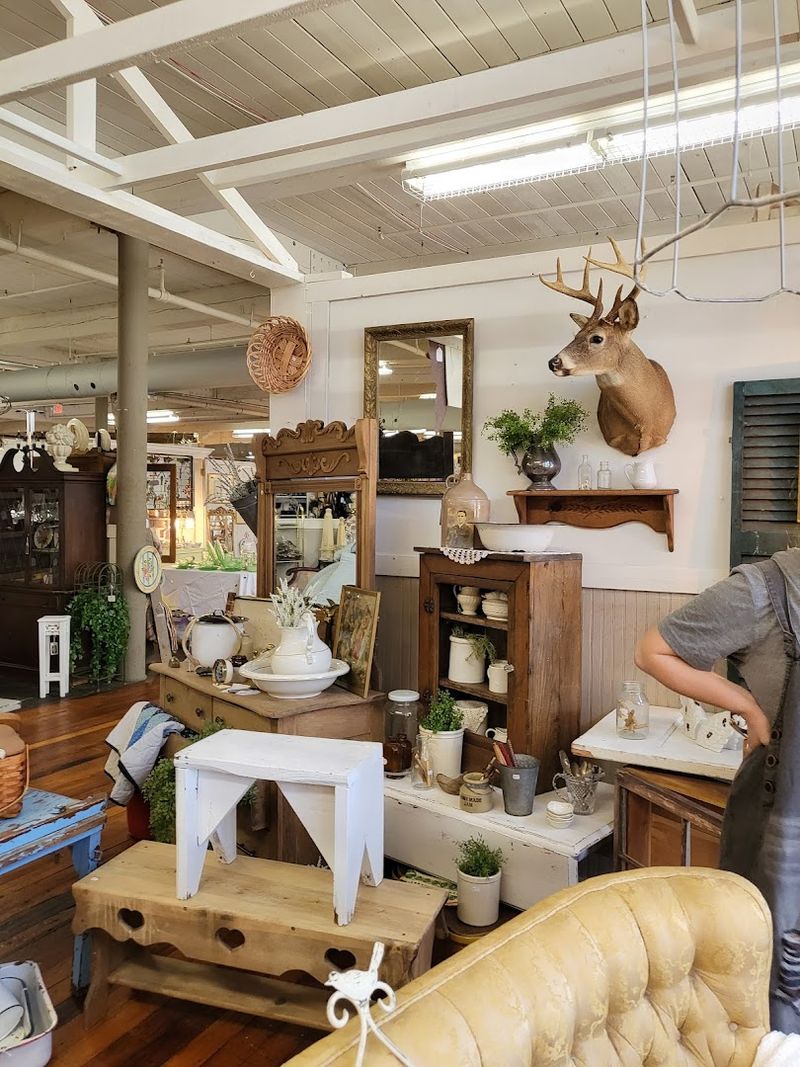 This Georgia Antique Store Is Shaping Up To Be The 2026 Destination Everyone Talks About - Decor Hint Clean, Well-Organized Booths That Make Browsing A Pleasure