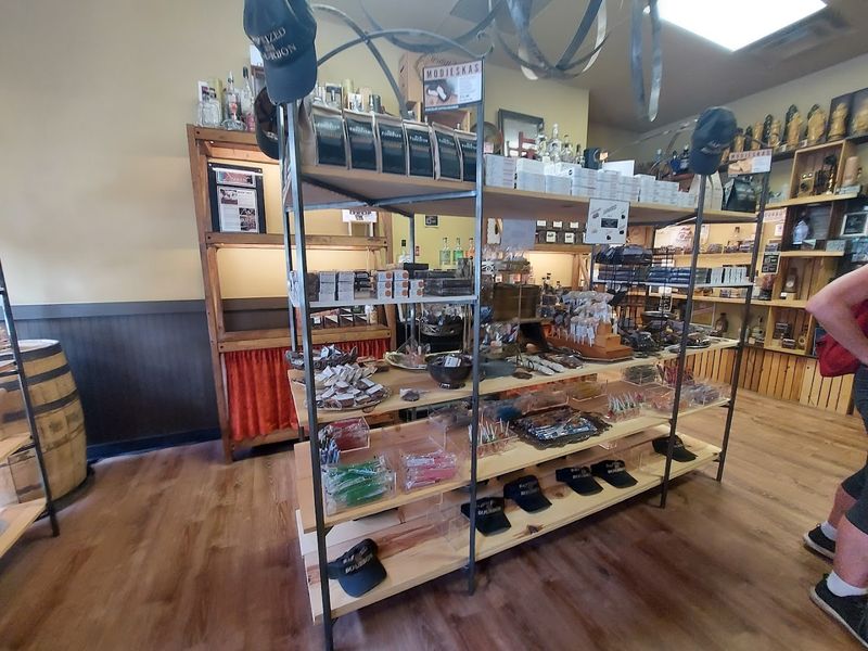 You'll Find The Most Beautiful Hand-Painted Chocolates Throughout Kentucky At This Boutique - Decor Hint Dark Chocolate Covered Pretzels Worth The Trip Alone