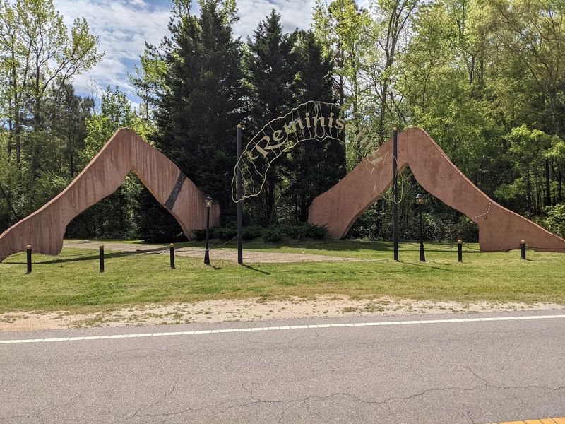 Ricky Pearce's Oversized Sculpture Gives Henderson Its Offbeat Landmark