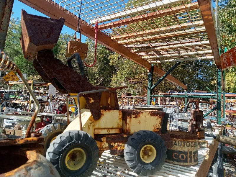 Antiques And Collectibles Around Every Corner