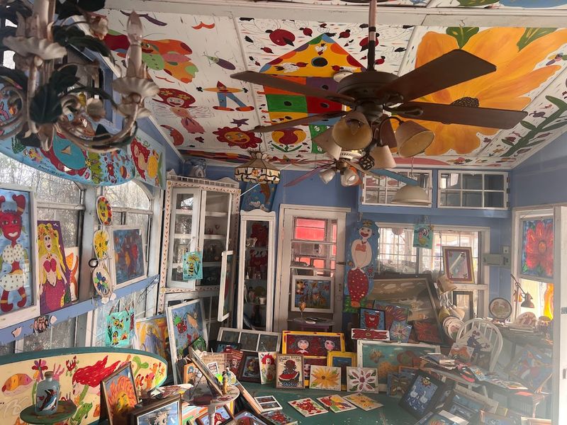 The Little-Known North Carolina Art Stop Where Painted Glass Turns A Roadside Yard Into A Wild Outdoor Gallery - Decor Hint Painted Glass Gives The Whole Stop Its Wildest Color