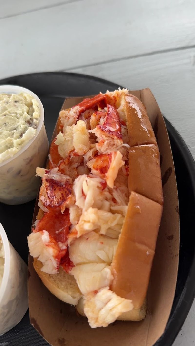 Where Fresh Seafood Keeps Things Classic