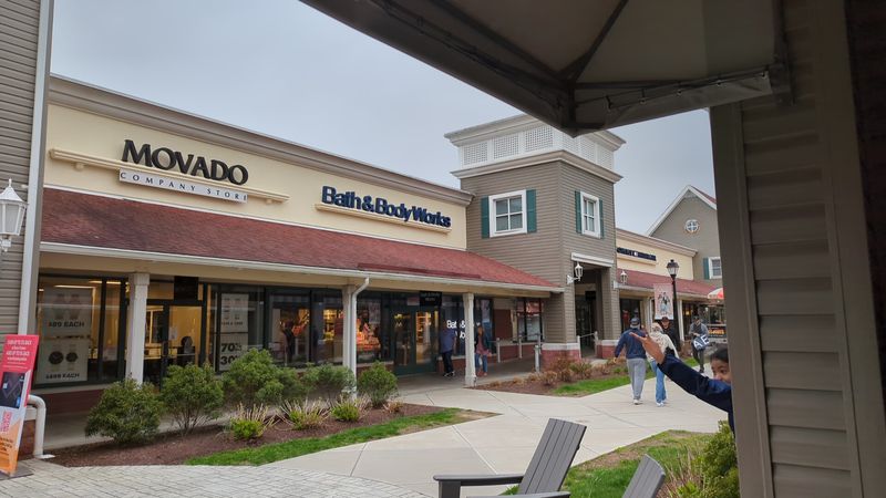 One Connecticut Shopping Destination Feels Practically Endless - Decor Hint The Layout And Open-Air Design