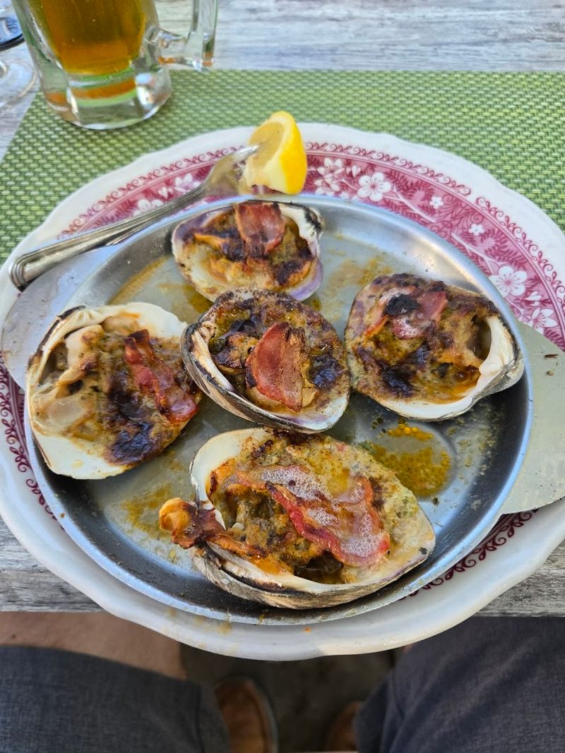 This 179-Year-Old Connecticut Restaurant Feels Like A Lakeside Escape From Another Era - Decor Hint Seasonal Operations That Make Each Visit Feel Like A Rare Event