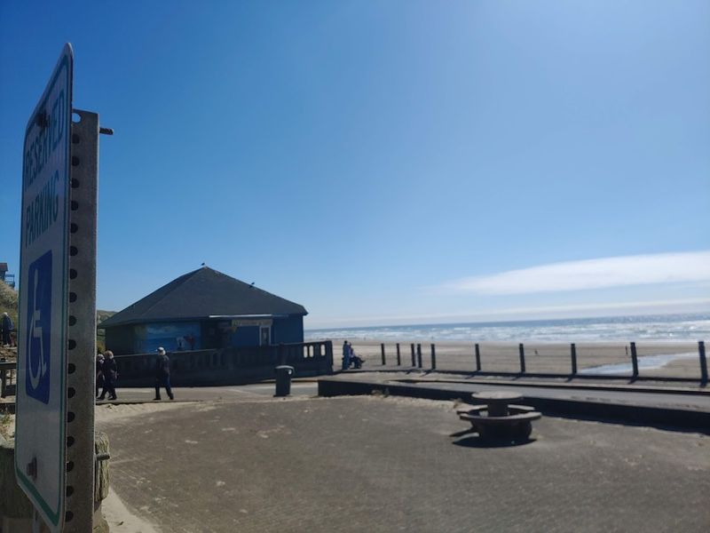 This Cozy Oregon Beachside Seafood Spot Is Known For Its Rich And Flavorful Clam Chowder - Decor Hint The Nye Beach Location Sets The Mood