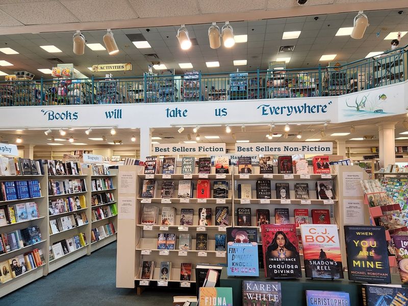 This Huge Florida Bookstore Is A Treasure Hunt For Unexpected Finds - Decor Hint Over 60,000 Titles Means You Will Always Find Something