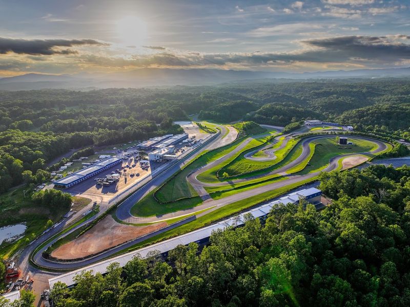 The Largest Go-Kart Racing Track In Georgia Will Take You On An Insanely Fun Ride - Decor Hint Multiple Session Packs For Maximum Track Time