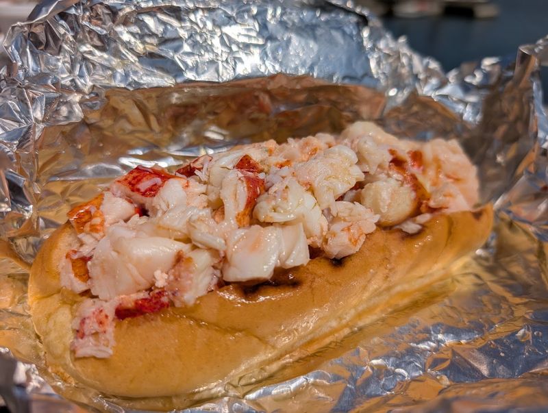 The Best Lobster Roll In Connecticut Is Served At This Cozy Seafood Spot - Decor Hint The Hot Lobster Roll Everyone Talks About