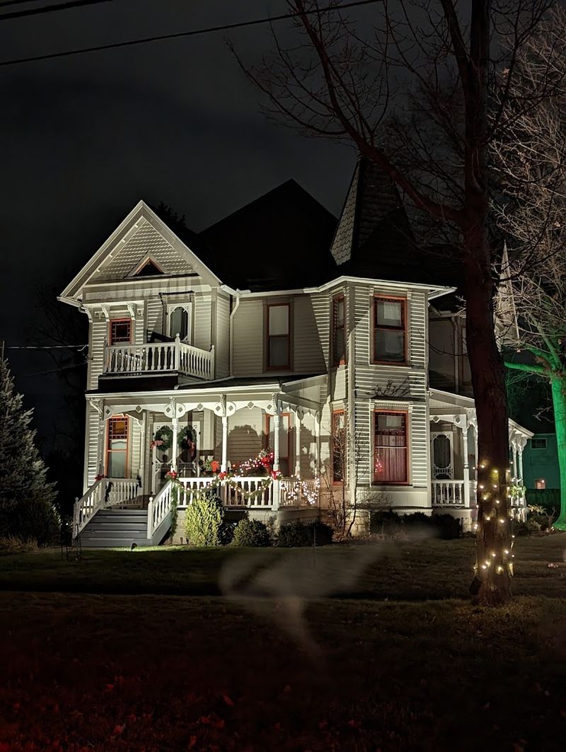 This Picture-Perfect Ohio Town Is Packed With Small-Town Charm - Decor Hint History Woven Into Every Block
