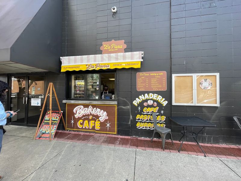 The Tiny Louisville, Kentucky Bakery That Sells Out By 10 AM Every Saturday Morning - Decor Hint Cream-Filled Cinnamon Rolls Worth The Early Alarm